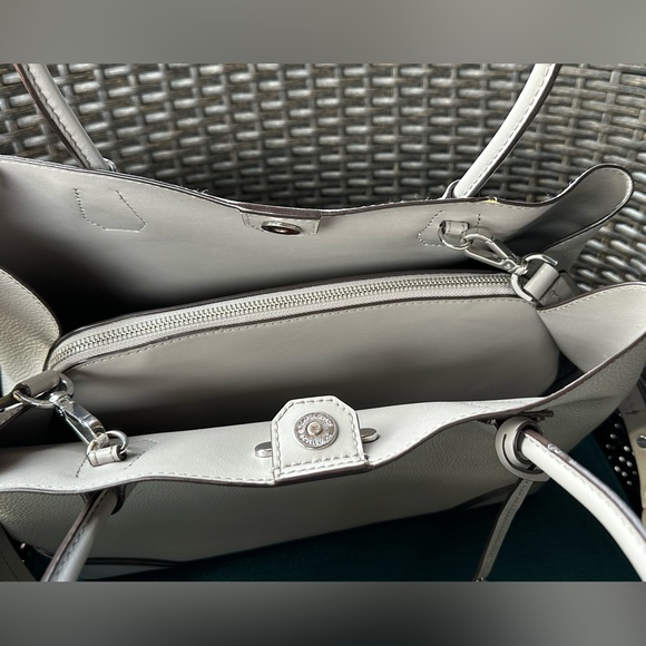 Michael Kors Large Center Zip Tote & Jet Set Travel Continental Wristlet in Grey - Picture 9 of 16